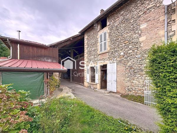 Maison avec terrain divisible et annexes