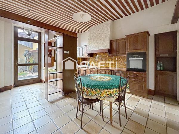 Maison avec terrain divisible et annexes