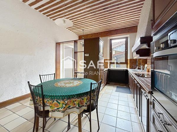 Maison avec terrain divisible et annexes