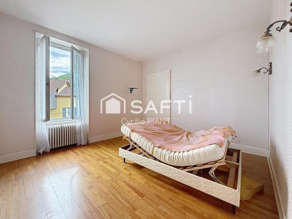 Maison avec terrain divisible et annexes