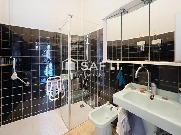 Maison avec terrain divisible et annexes