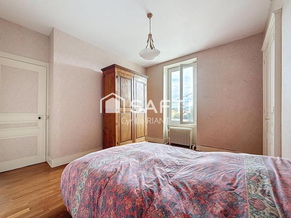 Maison avec terrain divisible et annexes