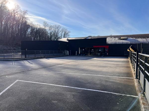 Local commercial 5 pièces 1687.66 m2
