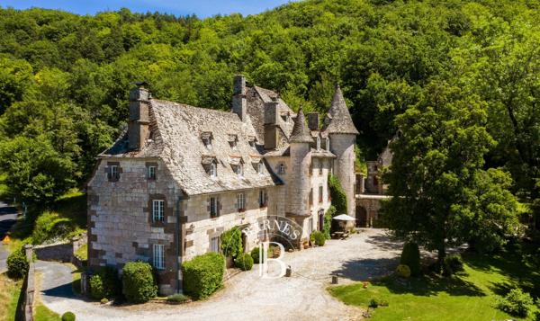 Aurillac, Manoir 11 Chambres -  500 m² à vendre