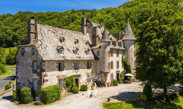 Aurillac, Manoir 11 Chambres -  500 m² à vendre