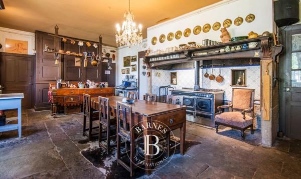 Aurillac, Manoir 11 Chambres -  500 m² à vendre