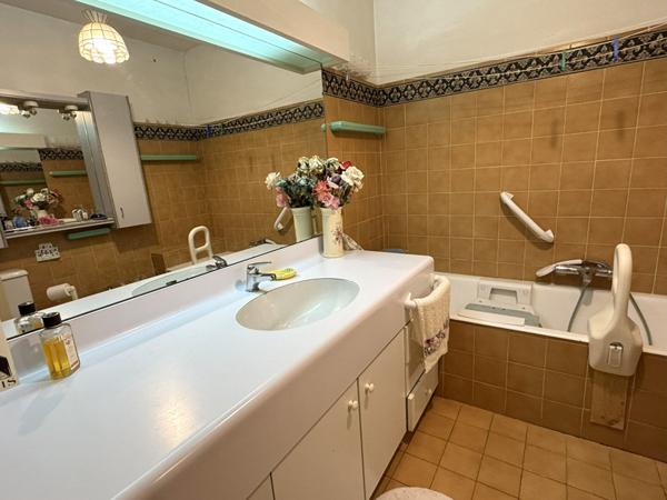 A VENDRE - 4 PIECES - MOUGINS-LE-HAUT