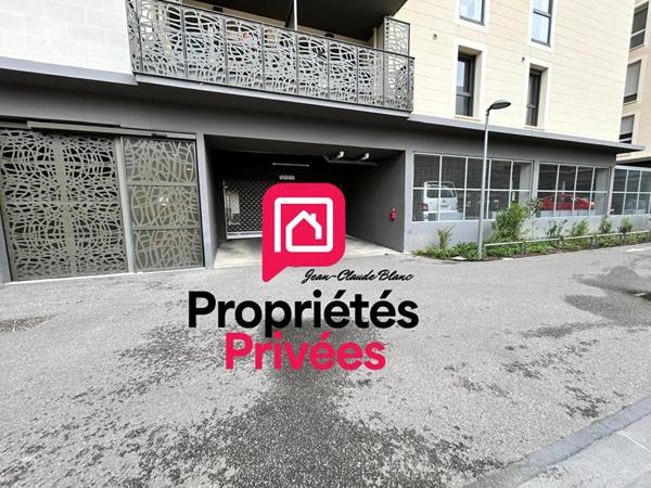 1 PLACE DE PARKING - Bas Cenon - Près de ligne A et  à 50 mètres de l'arrêt SNCF de Cenon