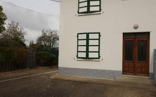 Maison à louer    2 pièces •  Sallespisse