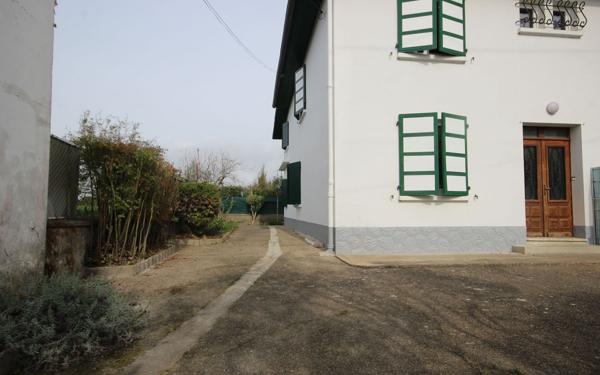 Maison à louer    2 pièces •  Sallespisse