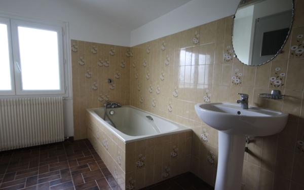 Maison à louer    2 pièces •  Sallespisse