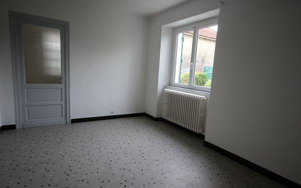 Maison à louer    2 pièces •  Sallespisse