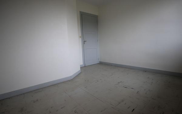 Maison à louer    2 pièces •  Sallespisse