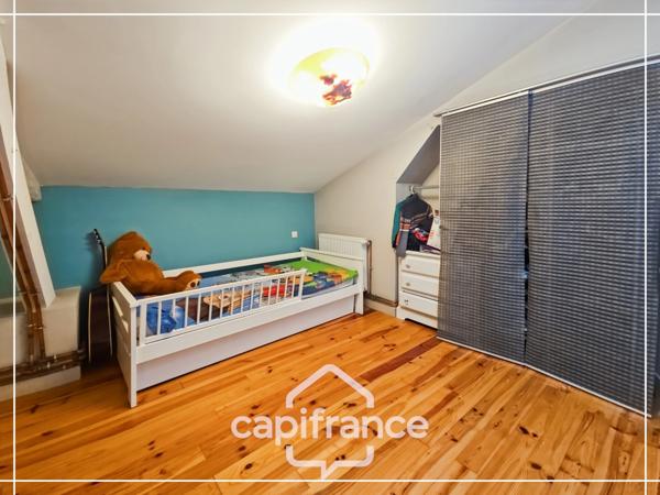 Maison en pierre pleine de charme 170 m², 4 chambres, un bureau, jardin clos, commodités et bus à pied