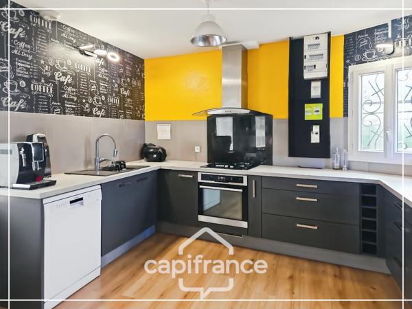 Maison en pierre pleine de charme 170 m², 4 chambres, un bureau, jardin clos, commodités et bus à pied