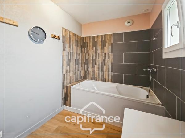 Maison en pierre pleine de charme 170 m², 4 chambres, un bureau, jardin clos, commodités et bus à pied