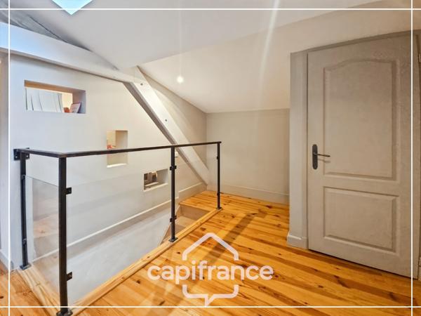 Maison en pierre pleine de charme 170 m², 4 chambres, un bureau, jardin clos, commodités et bus à pied