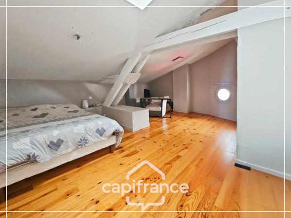 Maison en pierre pleine de charme 170 m², 4 chambres, un bureau, jardin clos, commodités et bus à pied