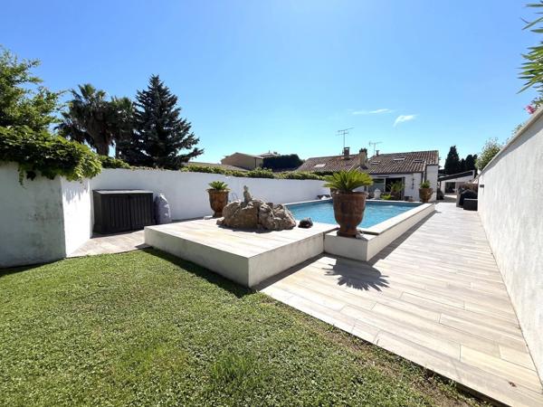 VIAS - HERAULT - 3 CHAMBRES - PISCINE - DEPENDANCES - GARAGE - CALME -