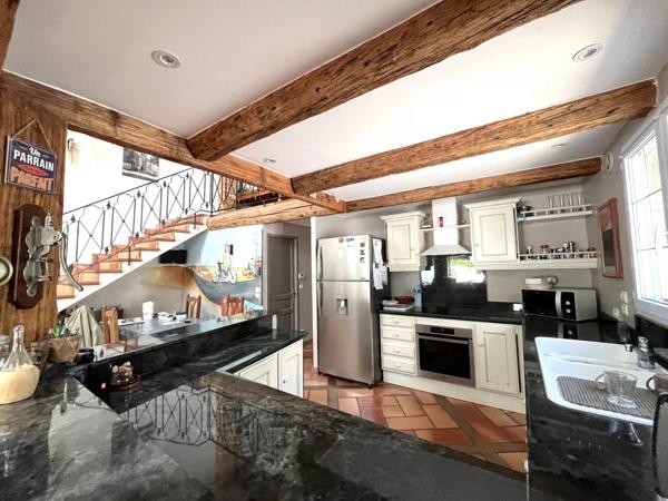 VIAS - HERAULT - 3 CHAMBRES - PISCINE - DEPENDANCES - GARAGE - CALME -