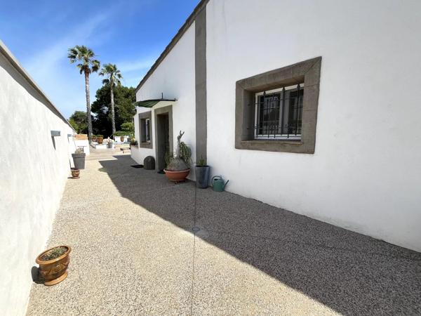 VIAS - HERAULT - 3 CHAMBRES - PISCINE - DEPENDANCES - GARAGE - CALME -