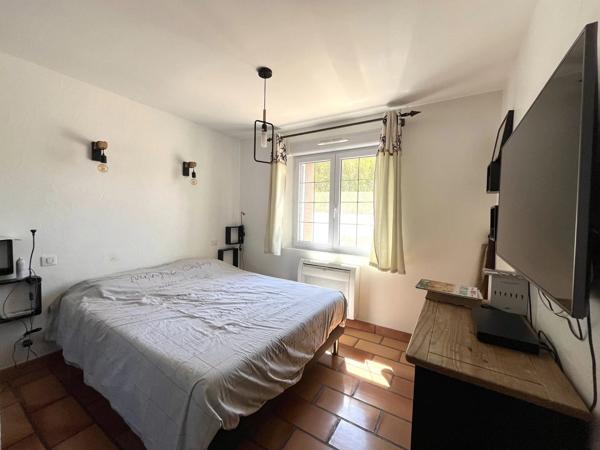 VIAS - HERAULT - 3 CHAMBRES - PISCINE - DEPENDANCES - GARAGE - CALME -