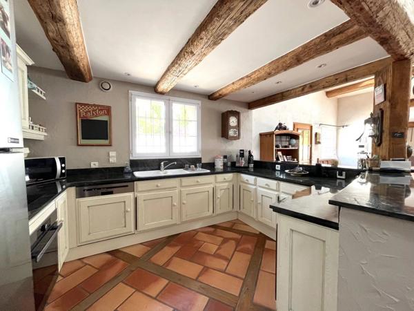 VIAS - HERAULT - 3 CHAMBRES - PISCINE - DEPENDANCES - GARAGE - CALME -