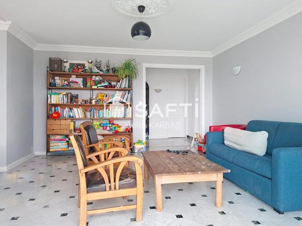 Appartement traversant au pied du métro