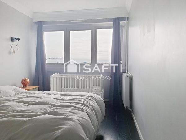 Appartement traversant au pied du métro