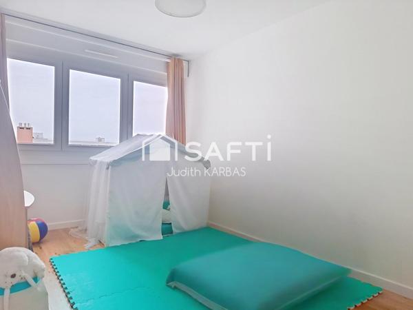 Appartement traversant au pied du métro