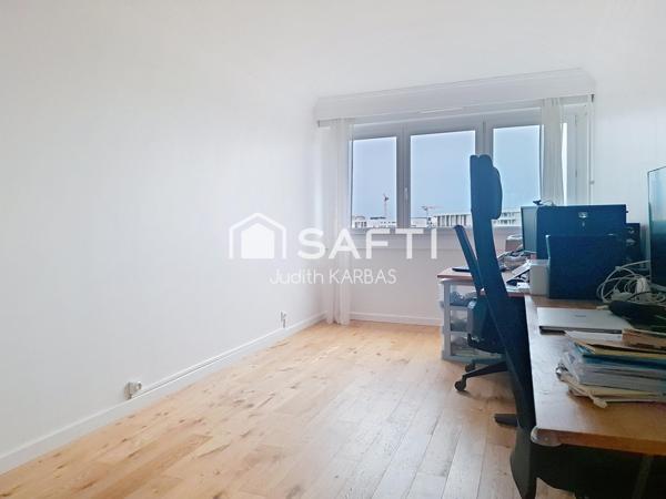 Appartement traversant au pied du métro