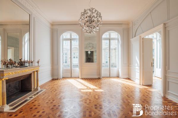 Magnifiques bureaux en triplex de 217 m² au Triangle d'or Bordeaux