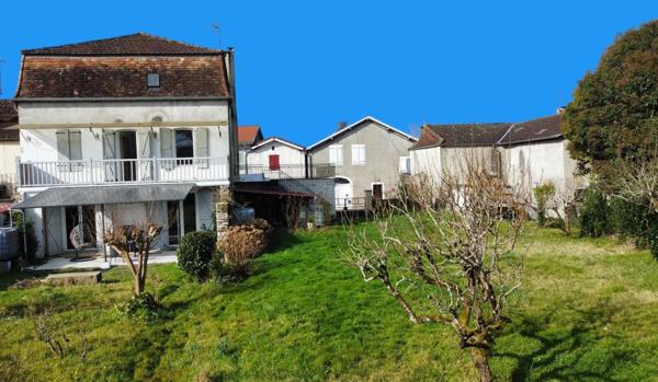 À vendre - Maison, 7 pièces située à Sauveterre-de-Béarn (64390)