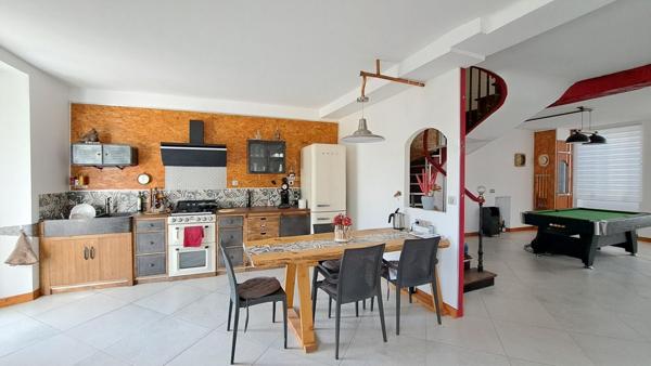 À vendre - Maison, 7 pièces située à Sauveterre-de-Béarn (64390)