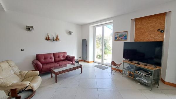 À vendre - Maison, 7 pièces située à Sauveterre-de-Béarn (64390)