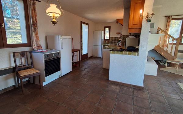 Maison à vendre    5 pièces •  Esparron-de-Verdon