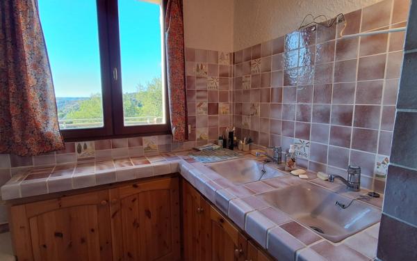 Maison à vendre    5 pièces •  Esparron-de-Verdon