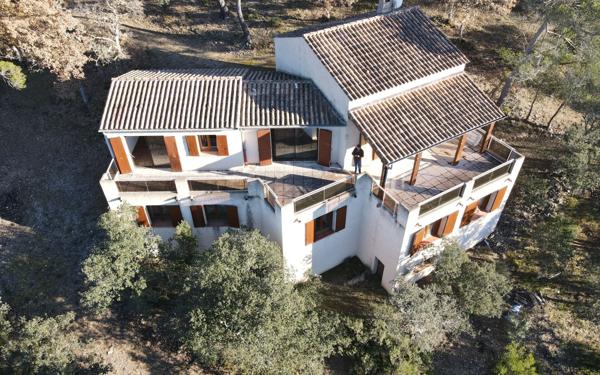 Maison à vendre    5 pièces •  Esparron-de-Verdon