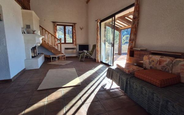 Maison à vendre    5 pièces •  Esparron-de-Verdon