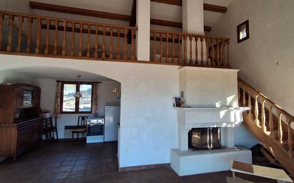 Maison à vendre    5 pièces •  Esparron-de-Verdon