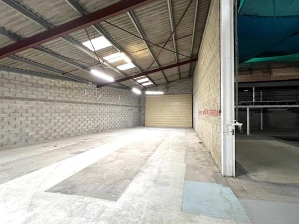Dpt Charente Maritime (17), à louer PONS Bâtiment