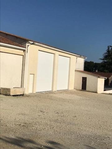 Dpt Charente Maritime (17), à louer PONS Bâtiment