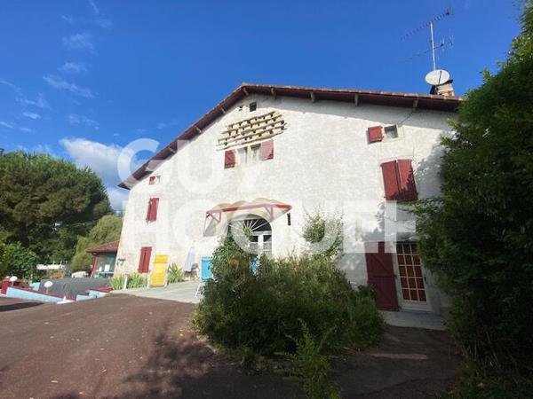 Propriété Salies de Béarn 653 m² avec jardin et piscine