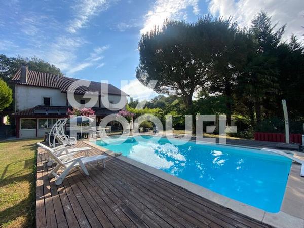 Propriété Salies de Béarn 653 m² avec jardin et piscine