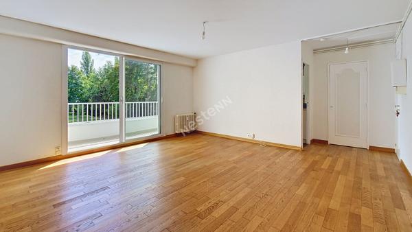 Appartement lumineux avec grand balcon, cave et parking ? Un bien à découvrir absolument - Rare sur le marché !