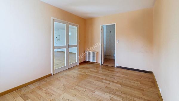 Appartement lumineux avec grand balcon, cave et parking ? Un bien à découvrir absolument - Rare sur le marché !