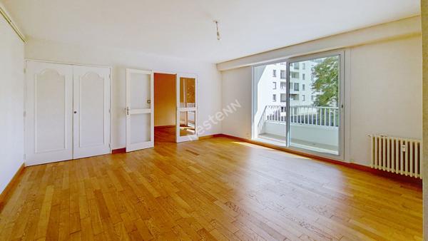 Appartement lumineux avec grand balcon, cave et parking ? Un bien à découvrir absolument - Rare sur le marché !