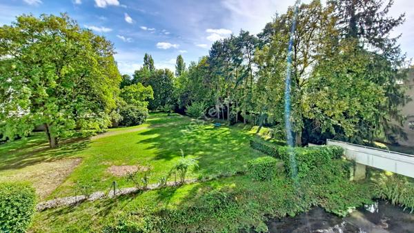 Appartement lumineux avec grand balcon, cave et parking ? Un bien à découvrir absolument - Rare sur le marché !