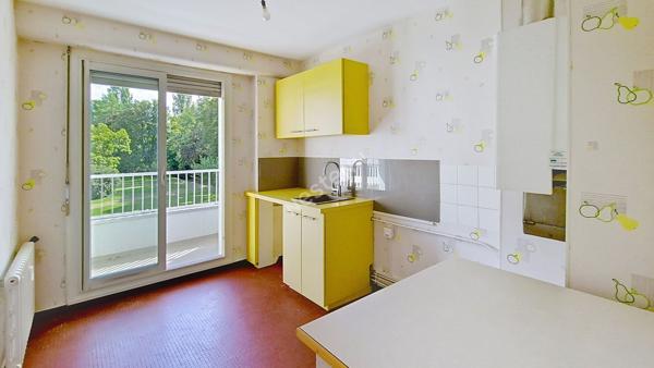 Appartement lumineux avec grand balcon, cave et parking ? Un bien à découvrir absolument - Rare sur le marché !