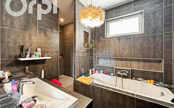 Appartement à vendre    4 pièces • 108 m2 Vals-les-Bains